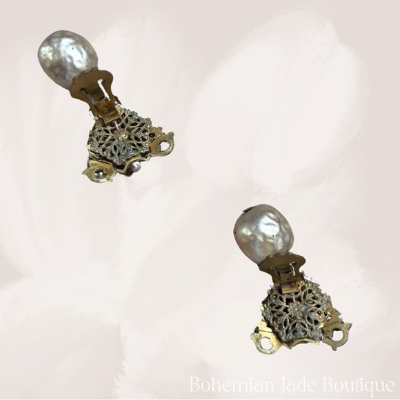 Miriam Haskell Signed Vintage Pearl Drop Clip On Earrings - Picture 4 of 5